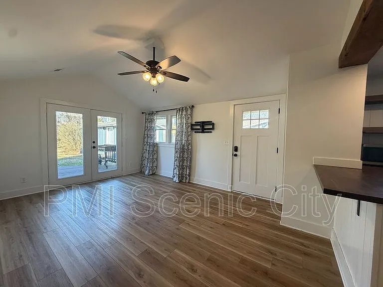 607 Franklin St — Photo 6