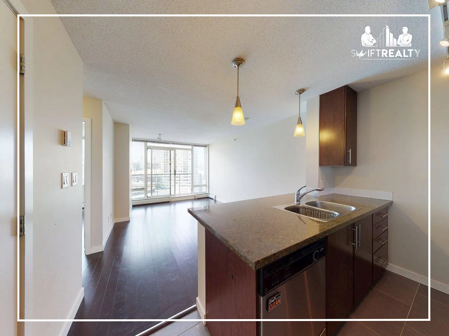 1 Bed + 1 Bath in Downtown, Vancouver — Photo 4
