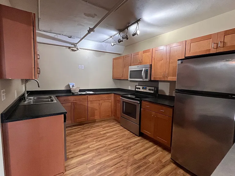 401 Campbell Ave SW — Photo 2