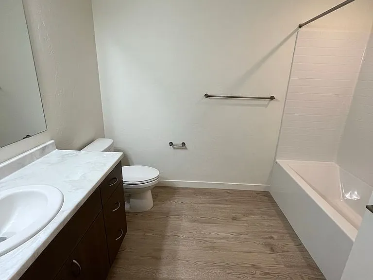 Lexington Sky Apartments — Photo 22