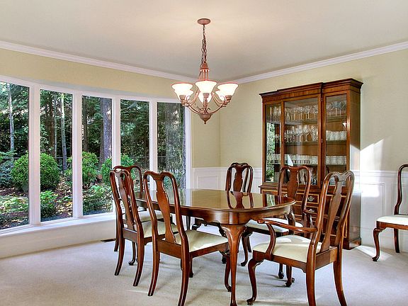 Spacious Dining Room