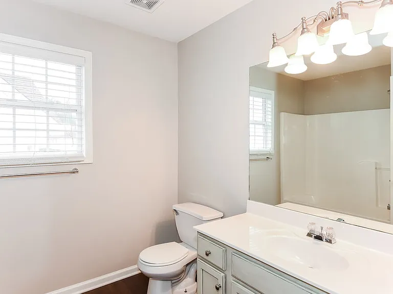 204 Providence Dr — Photo 15