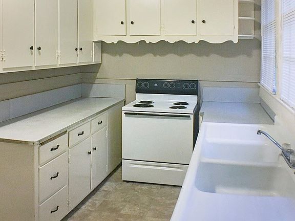 4th image of 1427 University Blvd