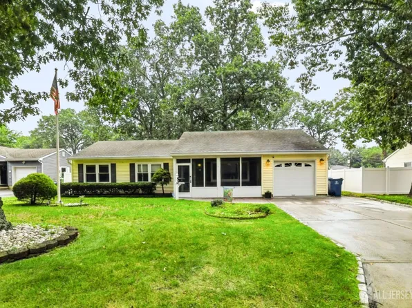 50 Morton Ave, Monroe Township, NJ 08831
