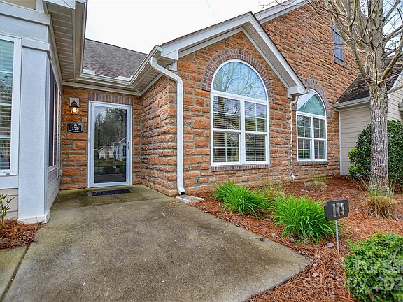 3rd image of 179 Lone Oak Cir