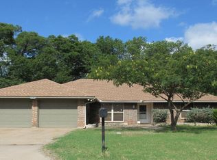 3010 NE Kingsbriar Dr, Lawton, OK 73507