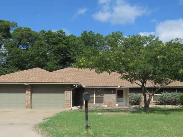 3010 NE Kingsbriar Dr, Lawton, OK 73507
