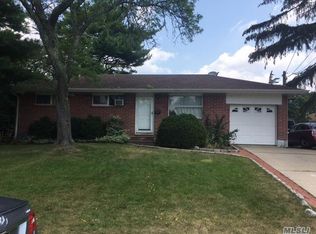 11 Pelham Dr, Brentwood, NY 11717