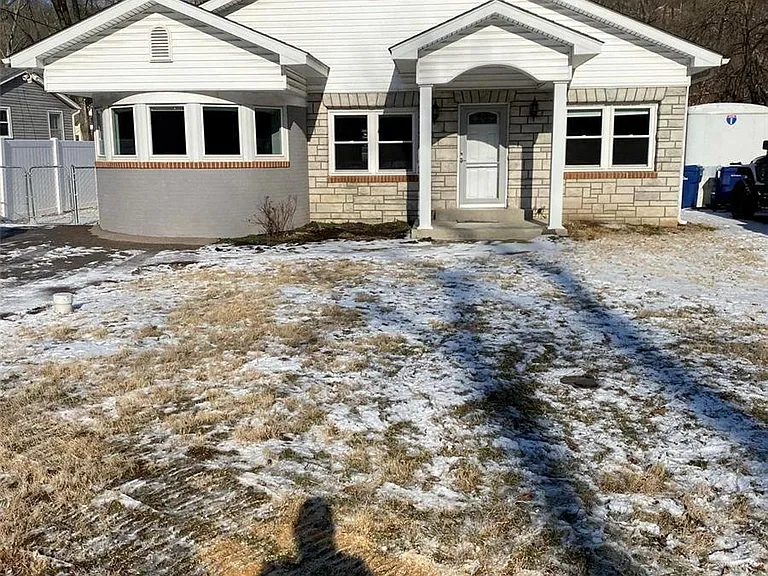 922 New Ballwin Rd — Photo 3