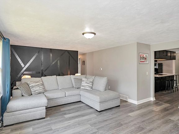 4th image of 1572 Cardinal Dr