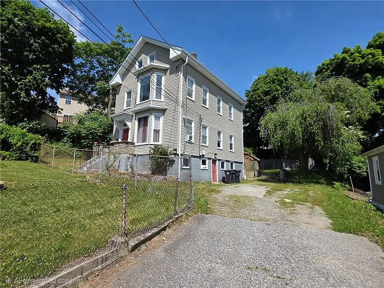 216 Maplewood Ave — Photo 1