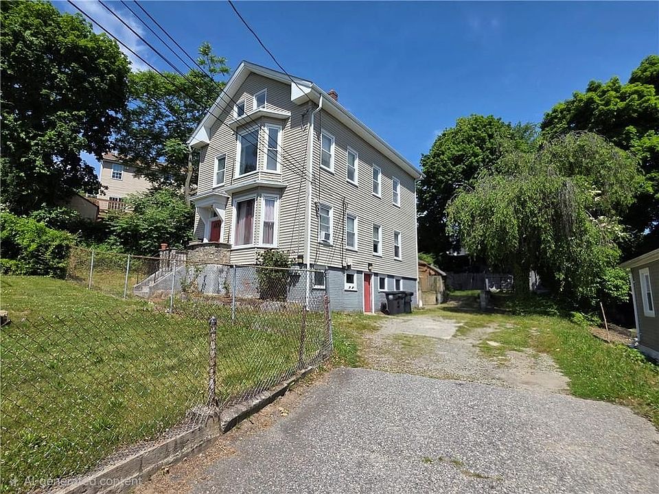 1st image of 216 Maplewood Ave