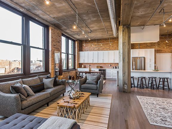 Living Room / Dining Room