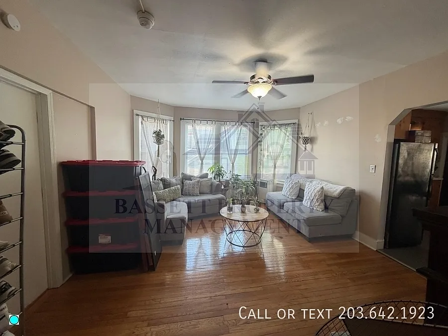 3 bed, 1.0 bath, 1325 sqft, $1,649 — Photo 4