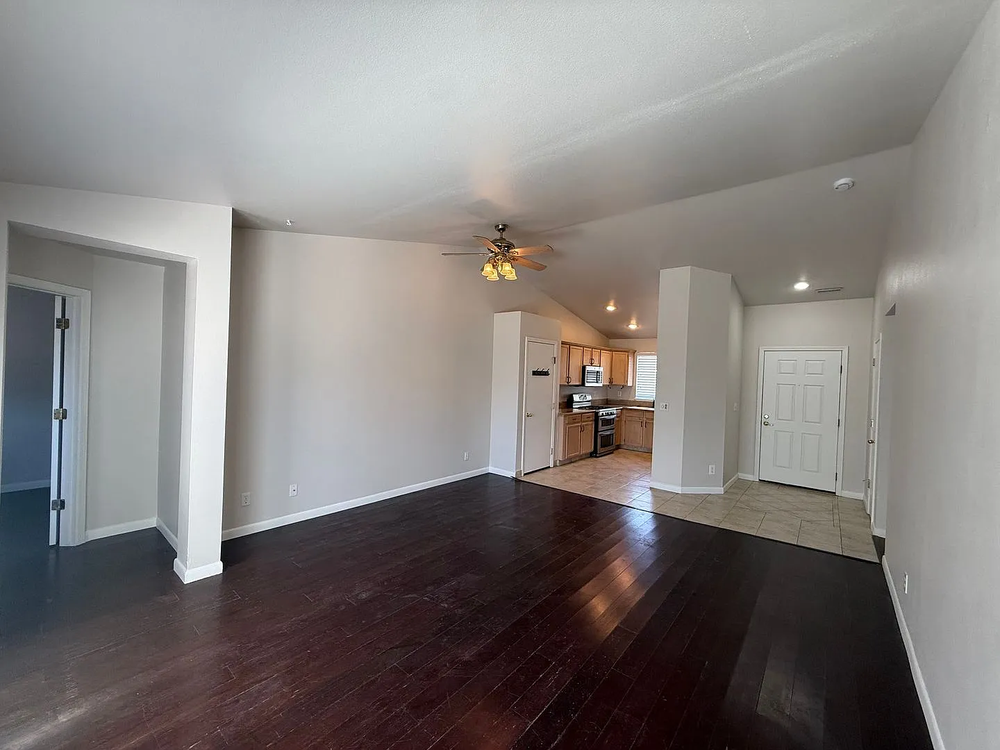 3 Bedroom 2 Bathroom home — Photo 3