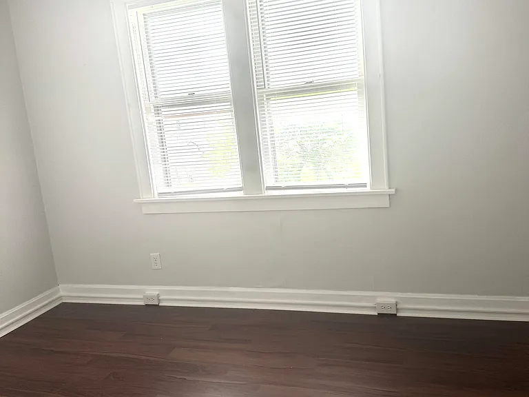 554 Woodbury Ave #2 — Photo 8