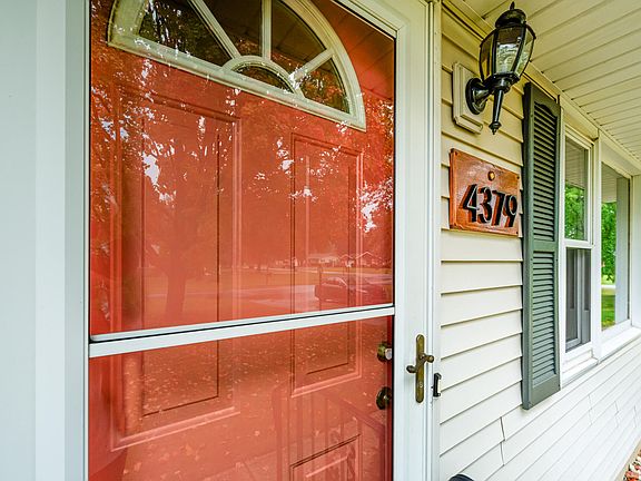 3rd image of 4379 Velvet St W