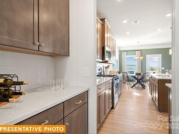 4th image of 7570 Bridle Ct