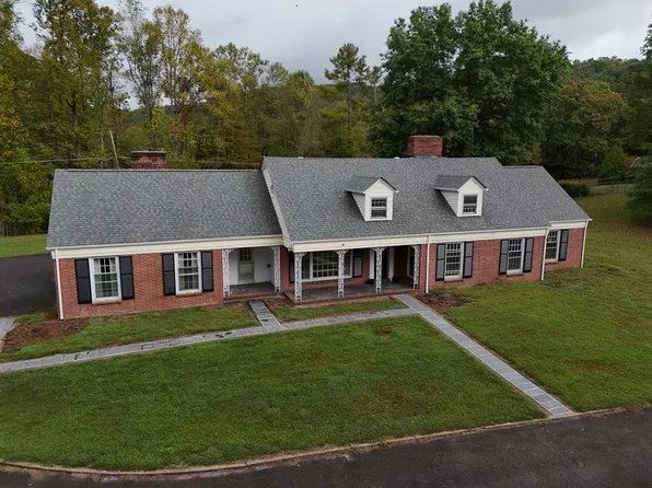 137 McGuire Ln, Cedar Bluff, VA 24609