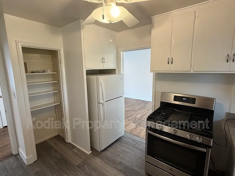 2 bed, 1.0 bath, 1546 sqft, $2,900 — Photo 3