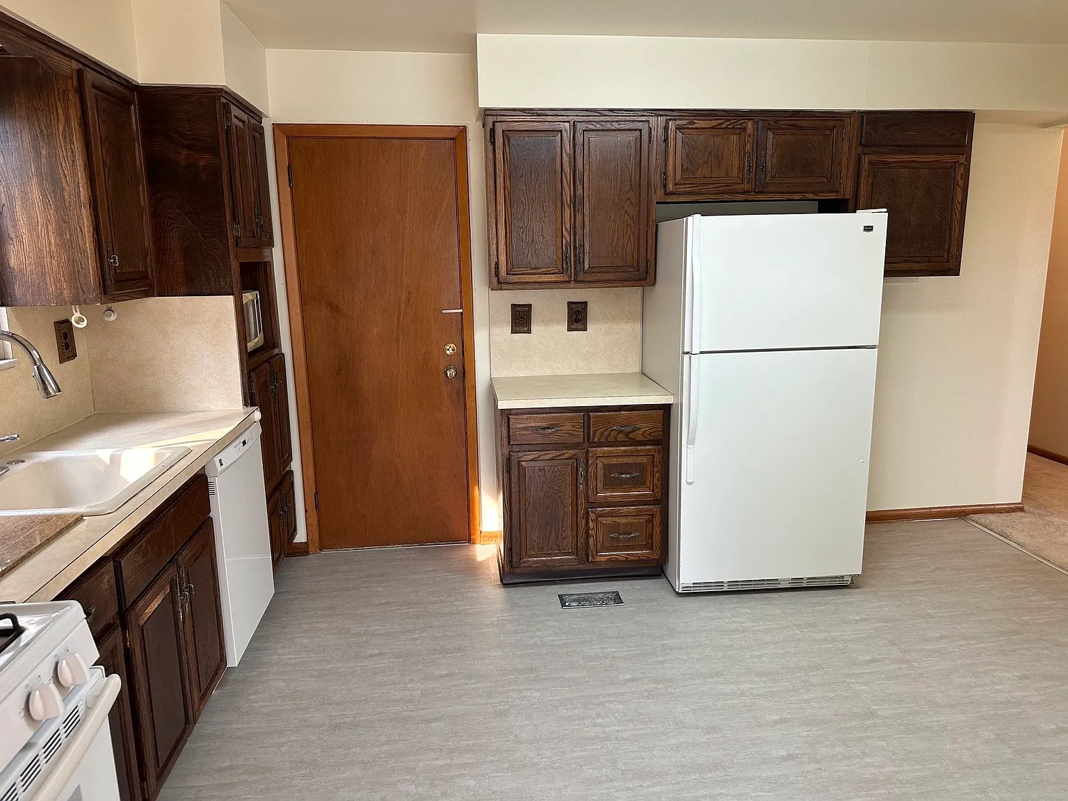 3 bed, $3,175 — Photo 2
