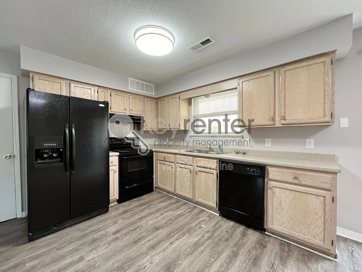 3 bed, 2.0 bath, 1323 sqft, $1,500 — Photo 4