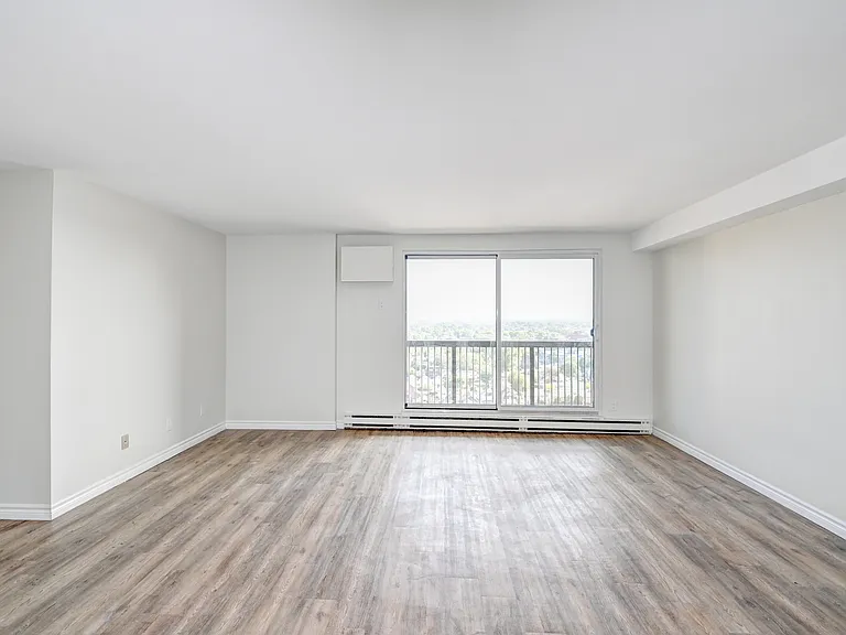 737 Ouellette Ave — Photo 12