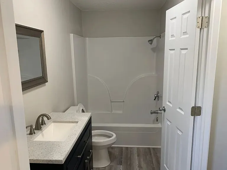 2046 N Campbell Ave — Photo 7