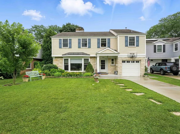 2907 Orchard Ln, Wilmette, IL 60091