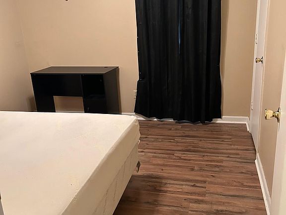 3rd image of 6709 Ashland Dr