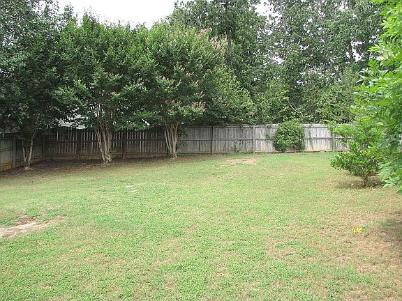 West side rear fenced yard