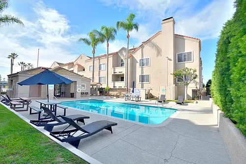 Sunset Plaza Apartments Photo 1