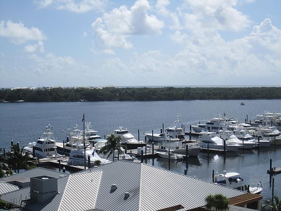 3rd image of 120 Lakeshore Dr APT 836