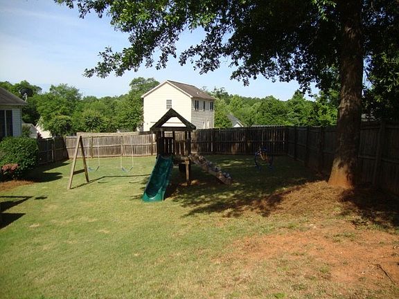 3rd image of 124 Caroway Ct