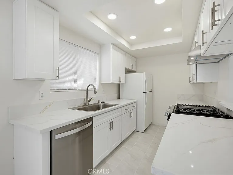 4881 Vista Dr #3 — Photo 1