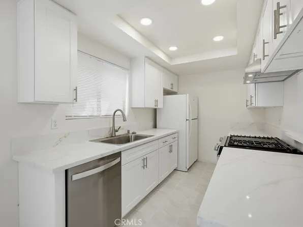 4881 Vista Dr APT 3, Huntington Beach, CA 92649