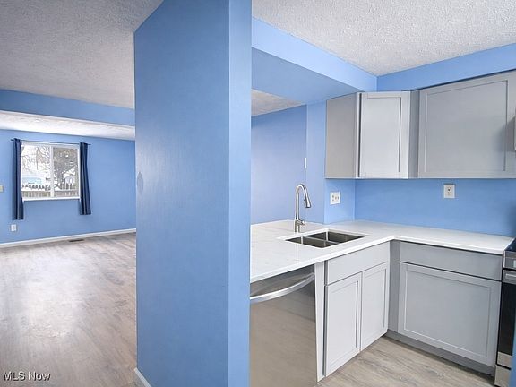 5th image of 685 W Jackson St