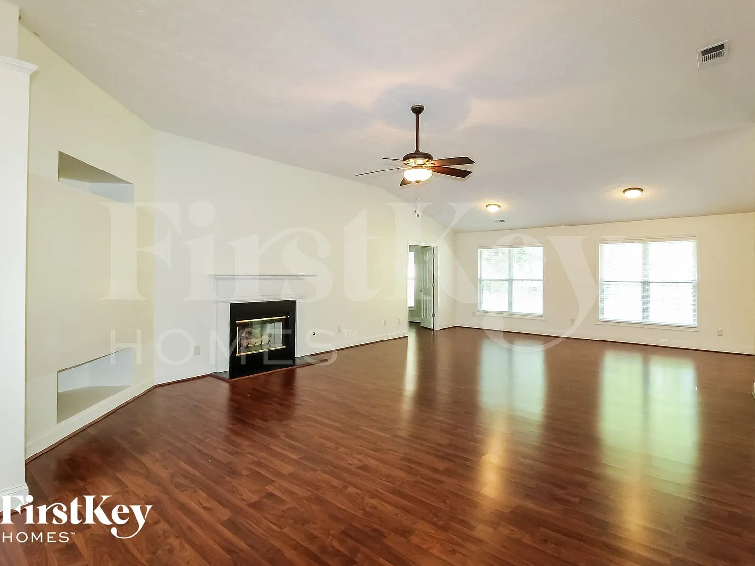 4 bed, 2.0 bath, 2583 sqft, $2,845 — Photo 3