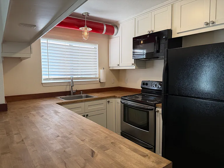 2415 P St #3 — Photo 4