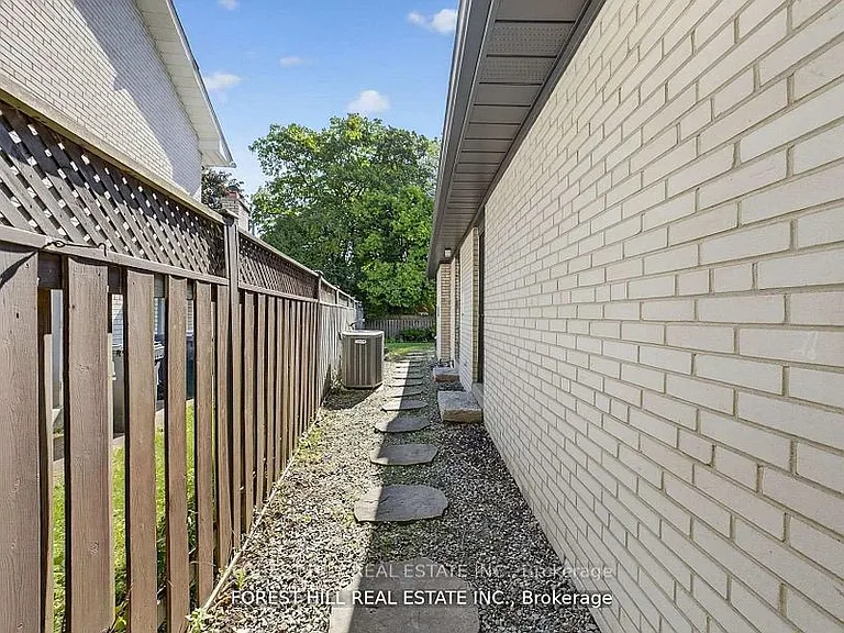 37 Cherry Post Cres — Photo 37