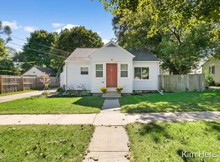 719 E Pearl St, Greenville, MI 48838