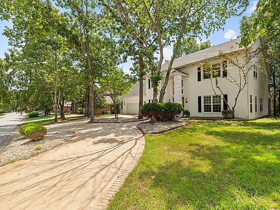 3rd image of 238 Country Bluff Drive