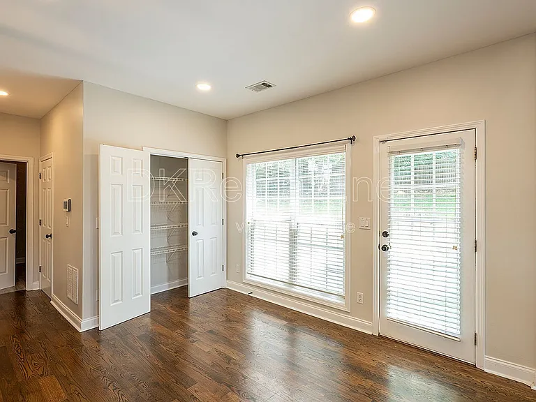 1540 Hampton Hollow Dr — Photo 11