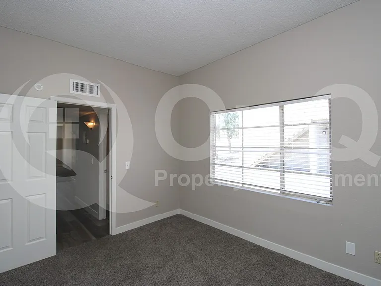 2807 E Paradise Ln #102 — Photo 7