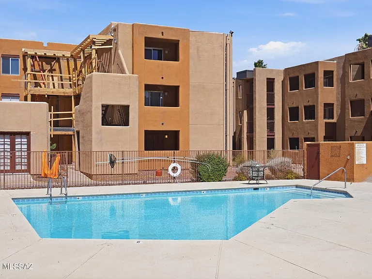 1810 E Blacklidge Dr #416 — Photo 25