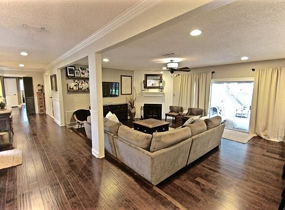 3rd image of 301 Lakeland Dr