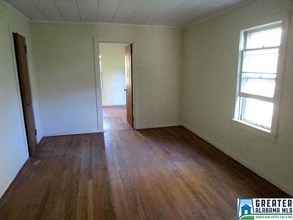 5th image of 472 4th Ave N