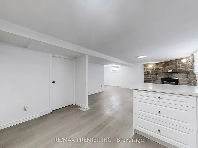 47 Amsterdam Ave #BASEMENT — Photo 10
