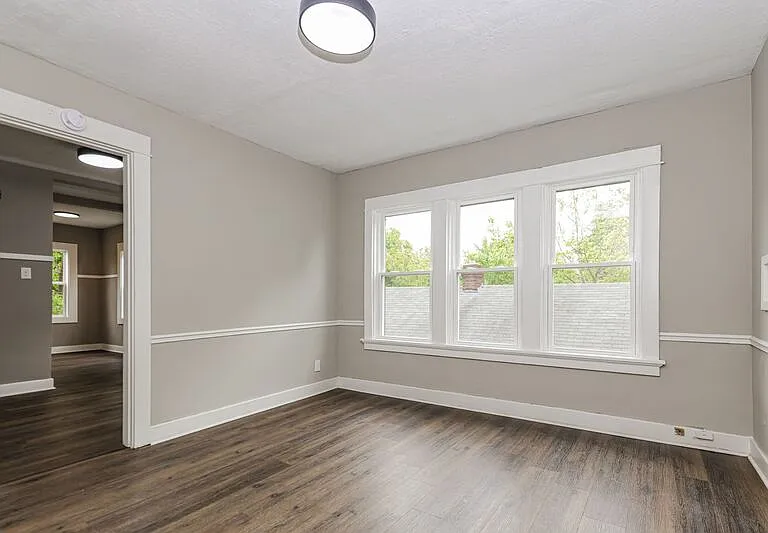 2322-2324 Eastview Ave #2324 — Photo 9