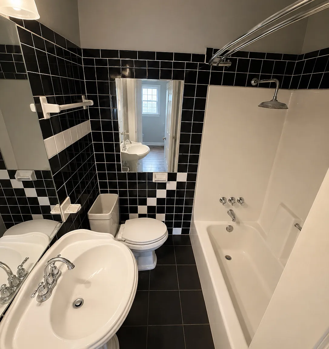4 bed, 2400 sqft, $640 — Photo 2
